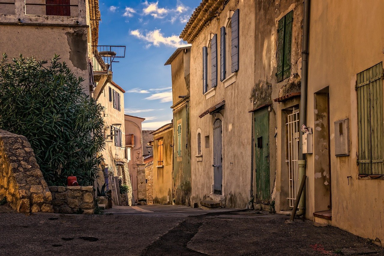 alley, historic center, historical, old, france, architecture, old building, old house, facade, empty, old houses, masonry, house facade, rustic, shutter, fos-sur-mer, france, france, france, france, france, old house